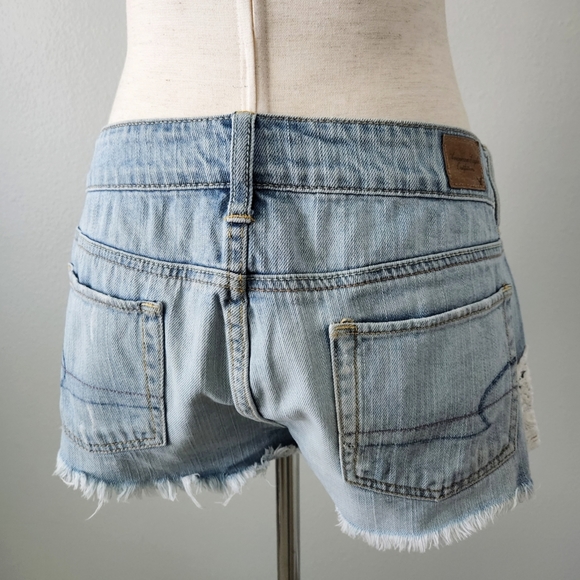 American Eagle Short Denim Shorts With Crochet Side Inserts, Size 4 - Picture 4 of 15
